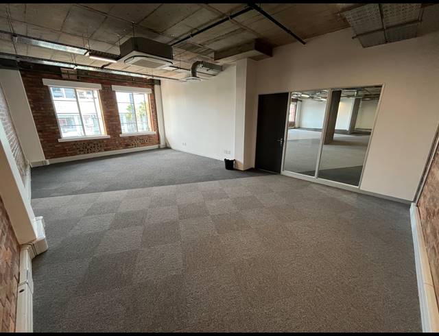 1,238M² OFFICE TO LET IN GREEN POINT